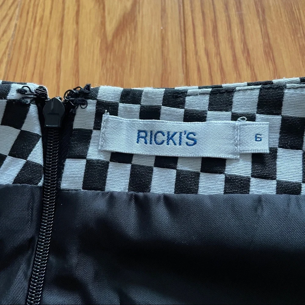 Ricki’s Black & White Checkered Skirt - size 6 - Picture 3 of 7